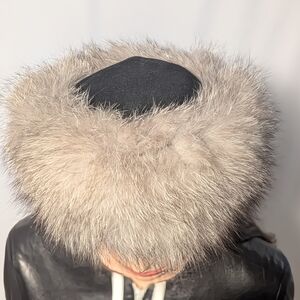 FAIT AU CANADA Elegant Black and White/Grey Fur Women's Hat